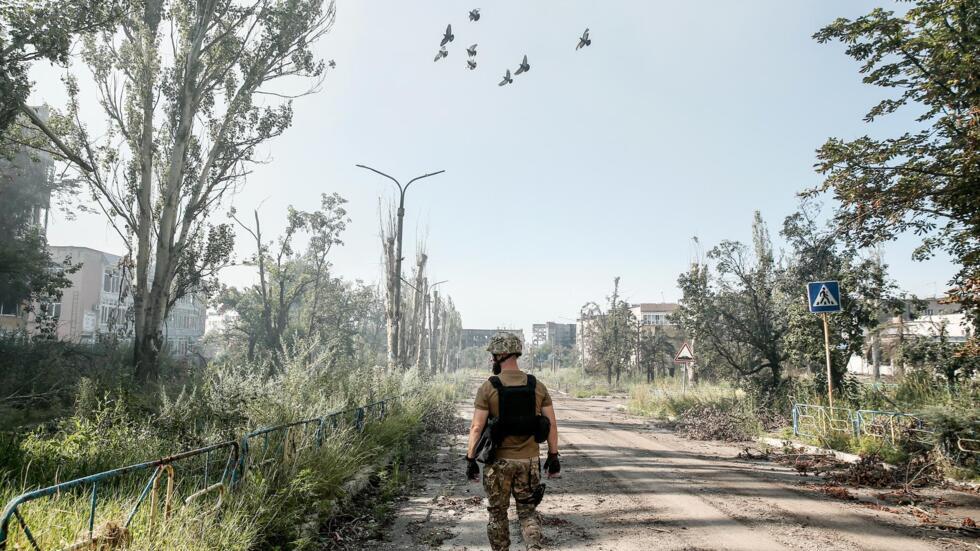 “Por cada dos tiros nuestros, ellos disparan siete” la lucha ucraniana